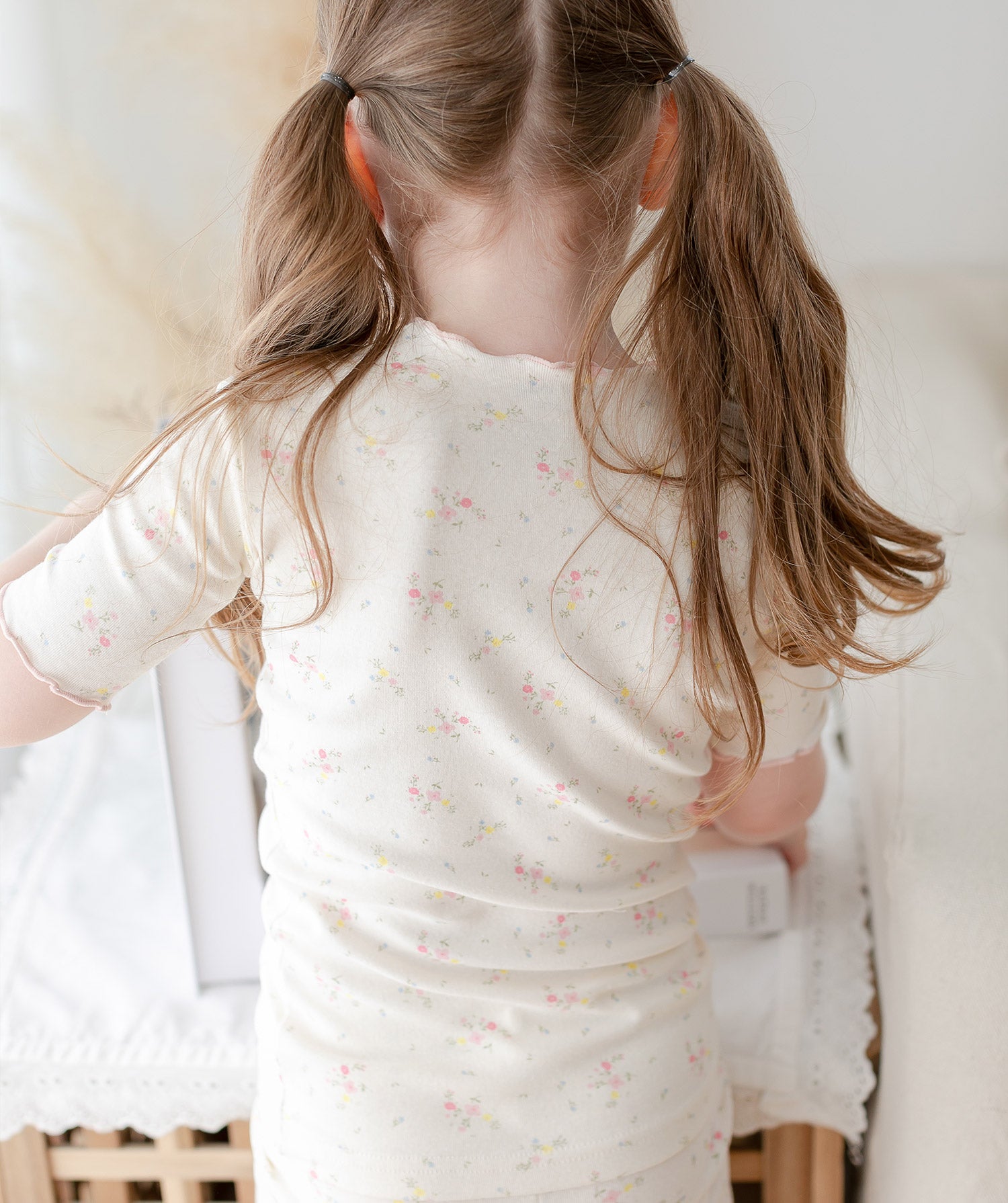 AVAUMA Bling Short Sleeve Set Ivory Ruffle Shirring These summer pajamas feature a serene floral pattern, perfect for warm nights. The fashionable 'Ruffle Shirring' design adds a touch of style while providing a soft, stretchy, and comfortable fit.