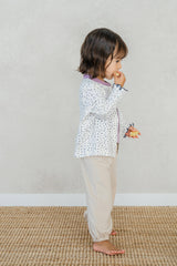 Close-up of Avauma Aileen Bloom Cardigan – a stylish baby cardigan with navy floral print and scalloped edges, ideal for baby girls. Close-up of Avauma Aileen Bloom Cardigan – a stylish baby cardigan with navy floral print and scalloped edges, ideal for baby girls.