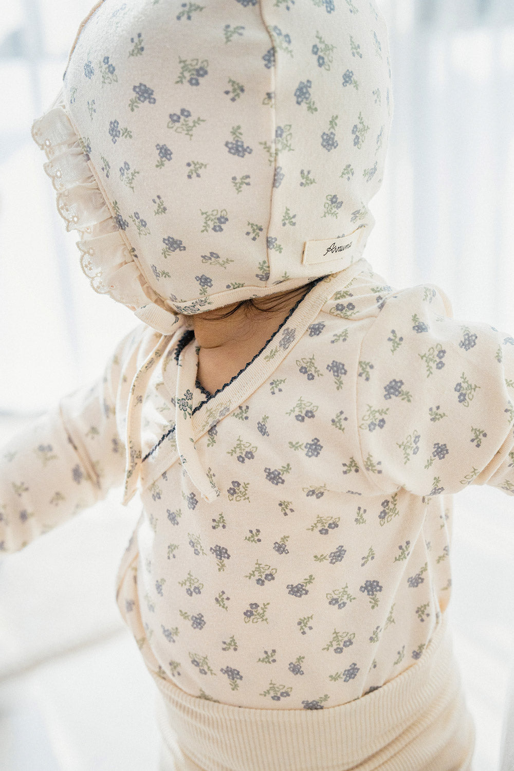 Close-up of the Spring Forest floral pattern on the Avauma Cream Bodysuit – highlighting the premium cotton material and charming design details for stylish baby outfits. Close-up of the Spring Forest floral pattern on the Avauma Cream Bodysuit – highlighting the premium cotton material and charming design details for stylish baby outfits.