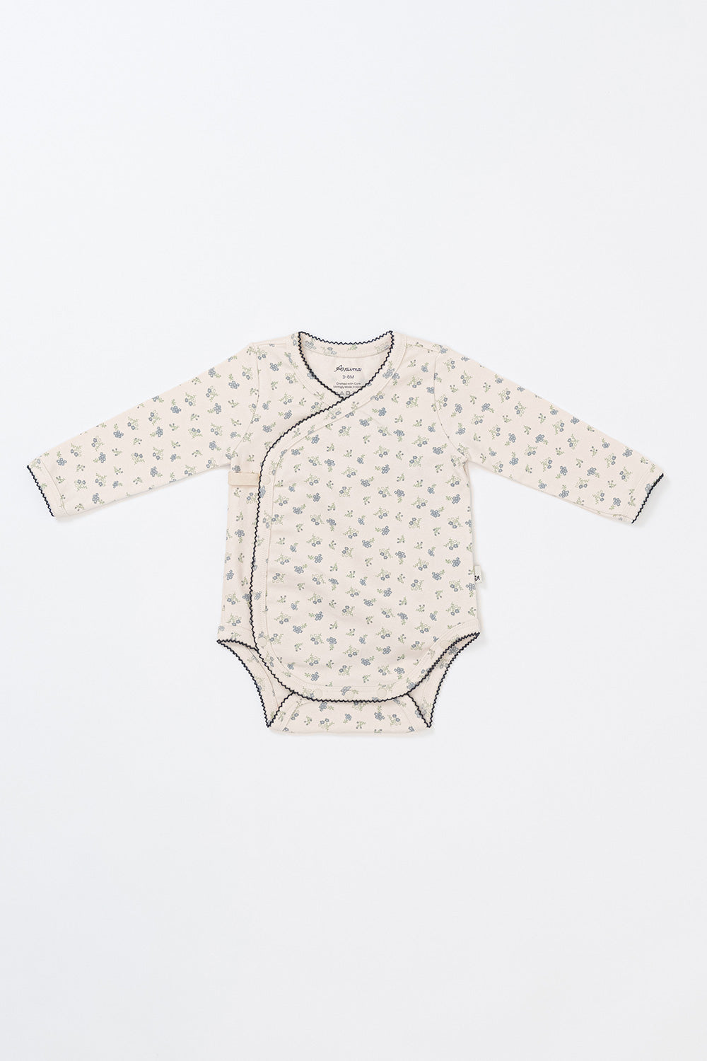 Front view of the Avauma Cream Bodysuit in Spring Forest print – a long-sleeve, soft cotton baby bodysuit featuring a delicate floral pattern for newborns and infants.
 Front view of the Avauma Cream Bodysuit in Spring Forest print – a long-sleeve, soft cotton baby bodysuit featuring a delicate floral pattern for newborns and infants.