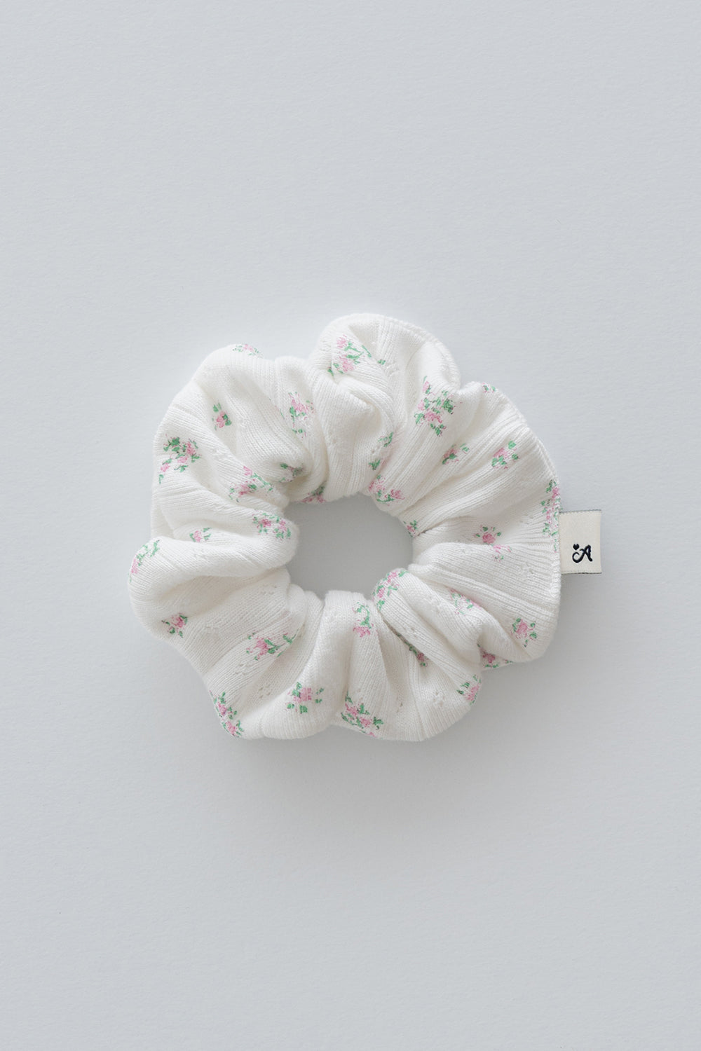 Blossom pink floral scrunchie with pink and green flower print on white – Avauma
Blossom pink floral scrunchie with pink and green flower print on white – Avauma