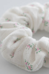 Close-up of blossom pink ribbed scrunchie with pastel pink floral pattern – Avauma
Close-up of blossom pink ribbed scrunchie with pastel pink floral pattern – Avauma