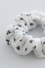 Close-up of white scrunchie with navy indigo floral pattern – Avauma
Close-up of white scrunchie with navy indigo floral pattern – Avauma