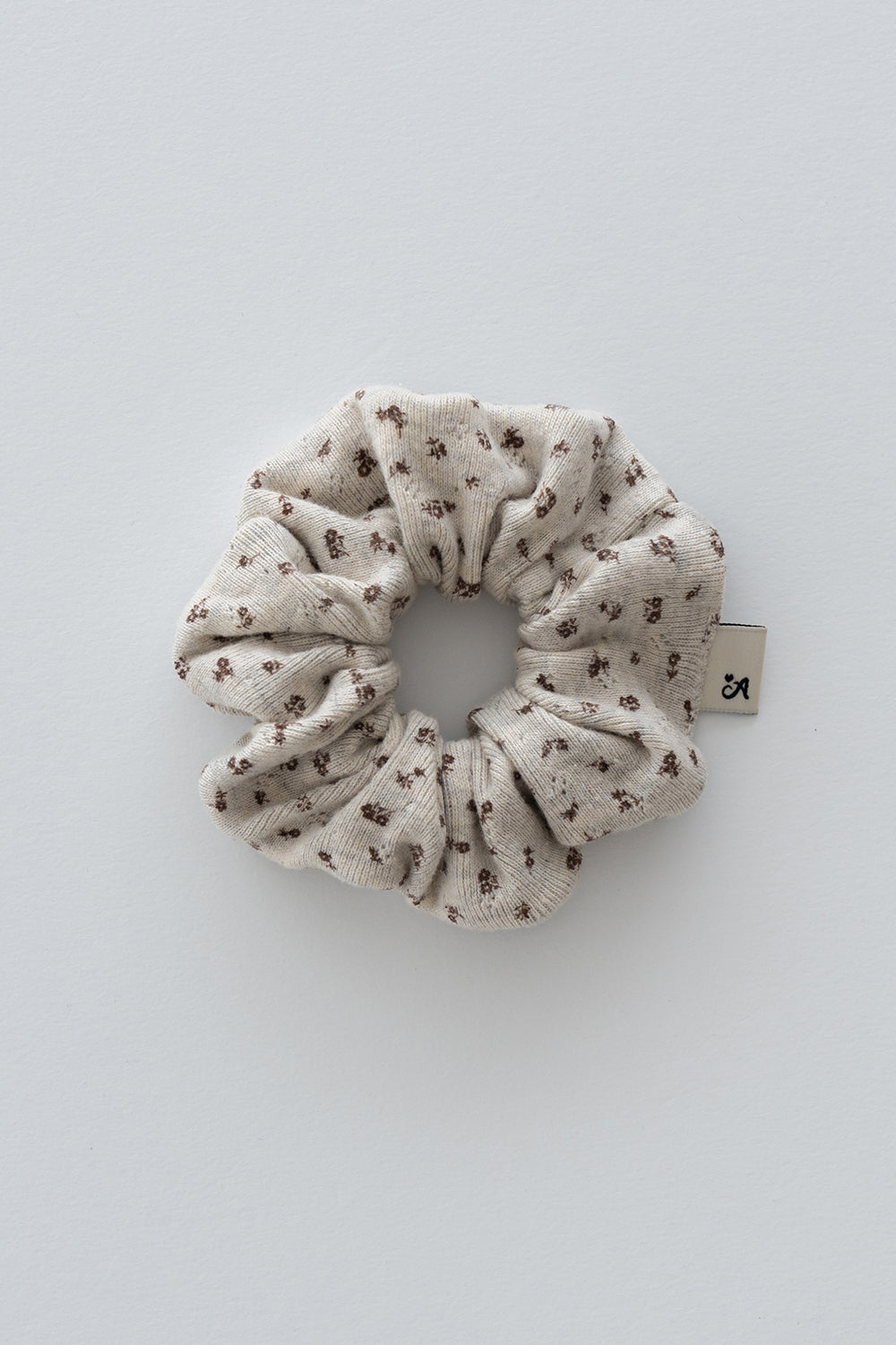 Maple oat scrunchie with brown floral print – Avauma
Maple oat scrunchie with brown floral print – Avauma