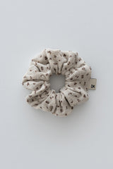 Maple oat scrunchie with brown floral print – Avauma
Maple oat scrunchie with brown floral print – Avauma