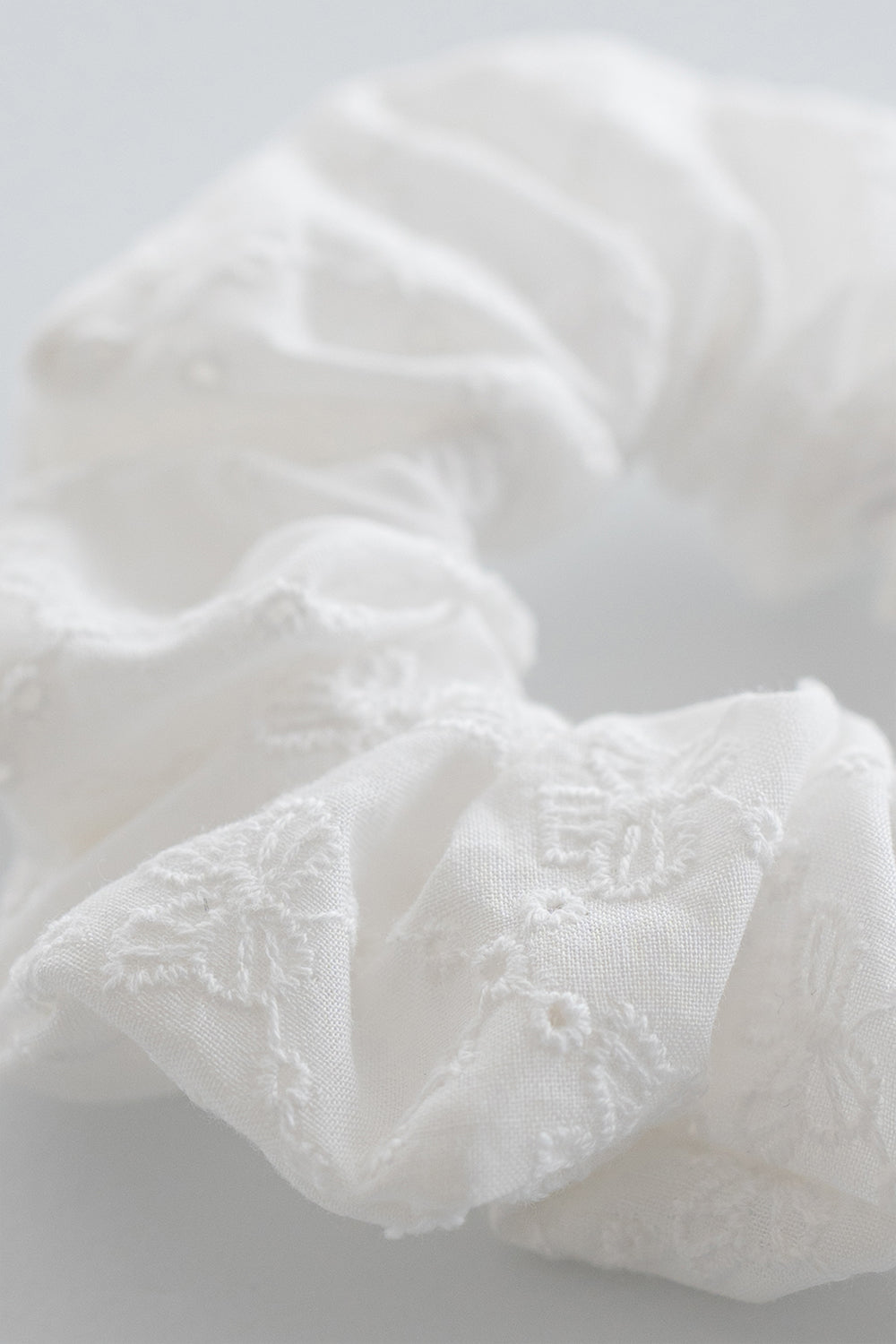 Close-up of off-white embroidered lace scrunchie – Avauma
Close-up of off-white embroidered lace scrunchie – Avauma