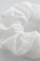Close-up of off-white embroidered lace scrunchie – Avauma
Close-up of off-white embroidered lace scrunchie – Avauma