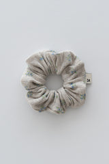 Pebble green floral scrunchie with blue and green flower print – Avauma
Pebble green floral scrunchie with blue and green flower print – Avauma