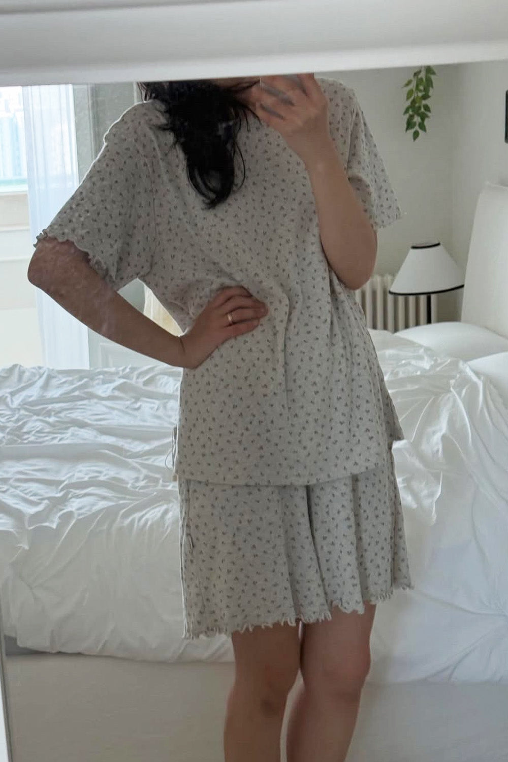 Mirror selfie of mom wearing AVAUMA Berry Cream short-sleeve pajama set
Mirror selfie of mom wearing AVAUMA Berry Cream short-sleeve pajama set