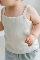 Close-up of Avauma pure vanilla sleeveless top with delicate texture – soft and minimal
Close-up of Avauma pure vanilla sleeveless top with delicate texture – soft and minimal