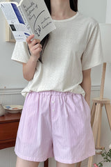 Avauma mom Ciel short sleeve tee paired with pink shorts, model reading a book while standing.
Avauma mom Ciel short sleeve tee paired with pink shorts, model reading a book while standing.
