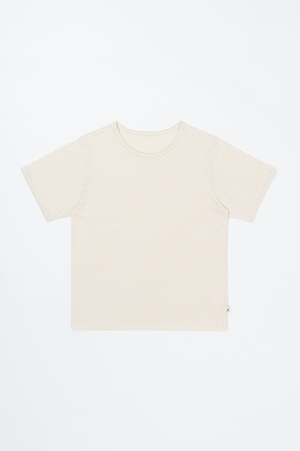 Avauma mom Ciel short sleeve T-shirt in cream color, laid flat on white background.
Avauma mom Ciel short sleeve T-shirt in cream color, laid flat on white background.