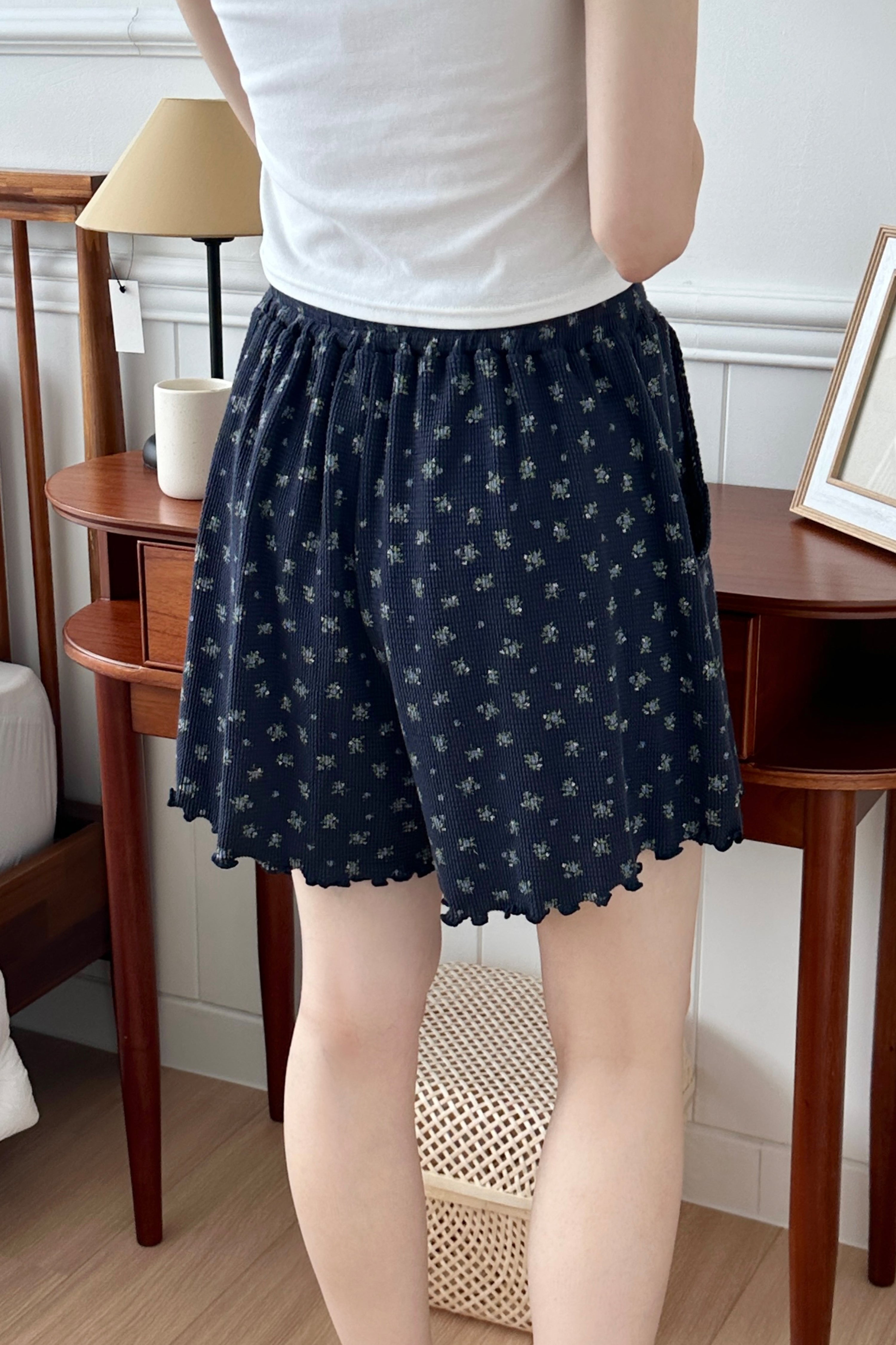 Back view of Avauma Petitbloom mom shorts in dark floral print, lightweight and comfy.
Back view of Avauma Petitbloom mom shorts in dark floral print, lightweight and comfy.