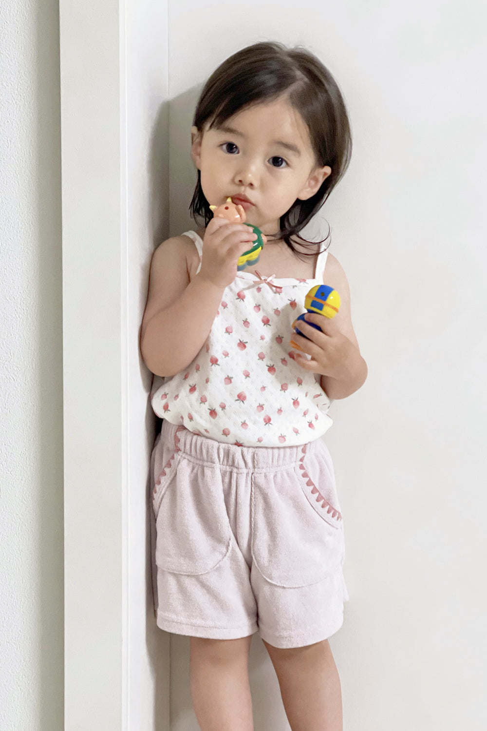 Little girl in Avauma Pocket Shorts in Milk Pink and matching floral top, standing indoors
Little girl in Avauma Pocket Shorts in Milk Pink and matching floral top, standing indoors