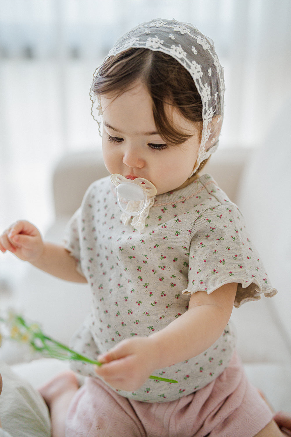avauma breeze garden baby clothing set oatberry cream, baby girl wearing floral short sleeve top and pastel pink shorts, cute and comfy summer outfit
avauma breeze garden baby clothing set oatberry cream, baby girl wearing floral short sleeve top and pastel pink shorts, cute and comfy summer outfit