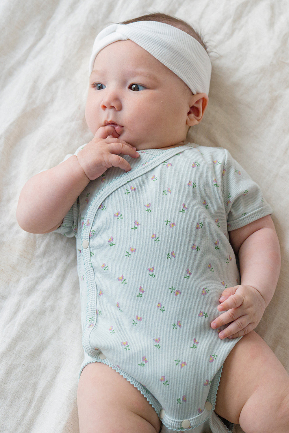 Baby Wearing Avauma Clare Mint Rose Floral Short Sleeve Bodysuit, Lightweight Cotton Summer Onesie
Baby Wearing Avauma Clare Mint Rose Floral Short Sleeve Bodysuit, Lightweight Cotton Summer Onesie