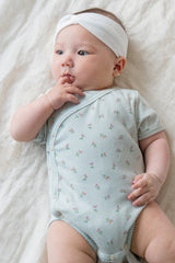Baby Wearing Avauma Clare Mint Rose Floral Short Sleeve Bodysuit, Lightweight Cotton Summer Onesie
Baby Wearing Avauma Clare Mint Rose Floral Short Sleeve Bodysuit, Lightweight Cotton Summer Onesie