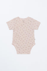 Flat Lay of Avauma Clare Peach Cream Short Sleeve Baby Bodysuit with Floral Print, Soft Cotton Onesie
Flat Lay of Avauma Clare Peach Cream Short Sleeve Baby Bodysuit with Floral Print, Soft Cotton Onesie