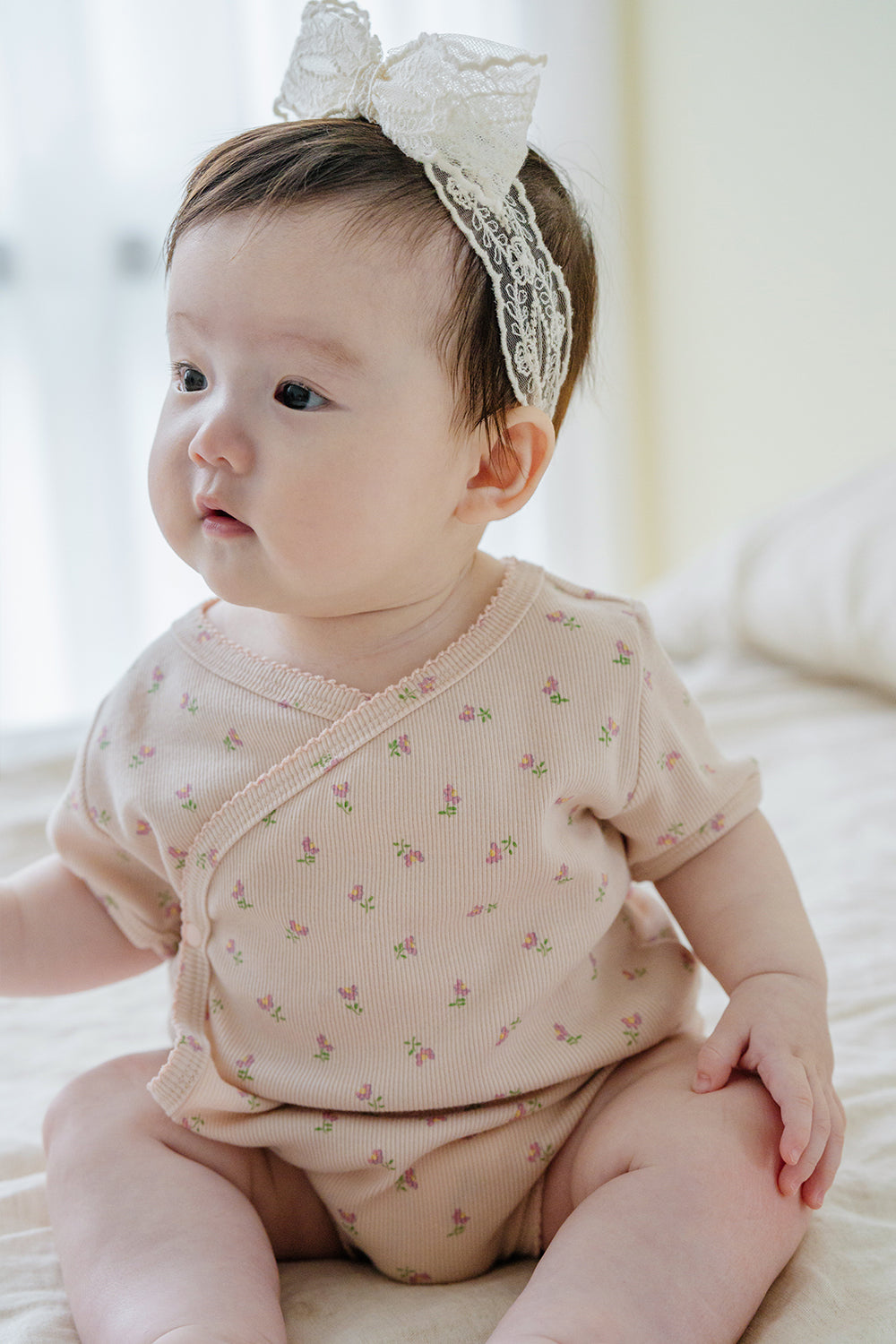Baby Wearing Avauma Clare Peach Cream Short Sleeve Bodysuit with Mini Floral Pattern, Adorable Summer Outfit
Baby Wearing Avauma Clare Peach Cream Short Sleeve Bodysuit with Mini Floral Pattern, Adorable Summer Outfit
