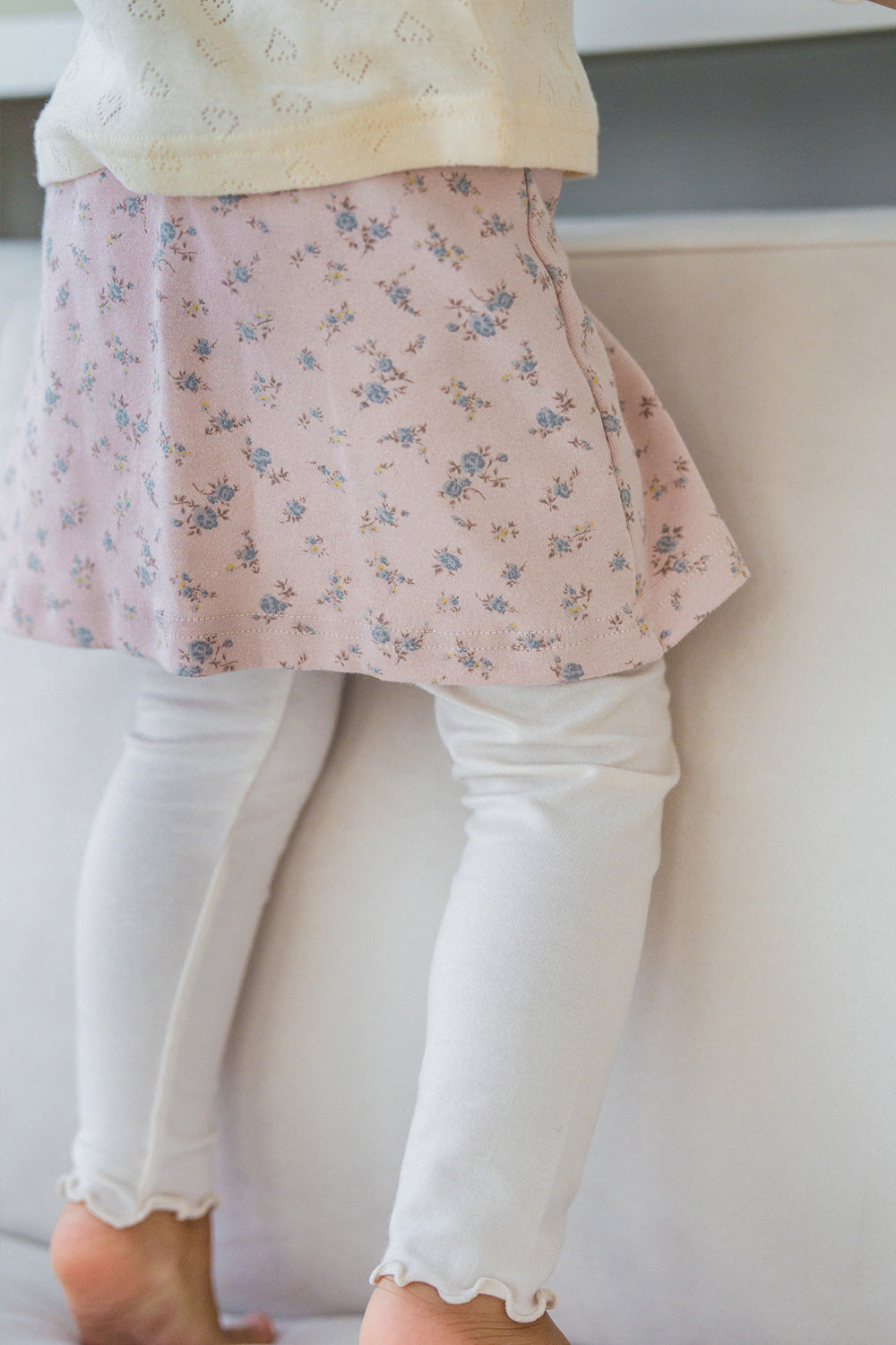Close-up of Avauma flower skirt leggings in cream pink, focusing on floral fabric and stitching Close-up of Avauma flower skirt leggings in cream pink, focusing on floral fabric and stitching