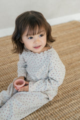 Baby girl wearing Avauma Mayrose Oat sleepwear – cozy and breathable waffle cotton set
 Baby girl wearing Avauma Mayrose Oat sleepwear – cozy and breathable waffle cotton set