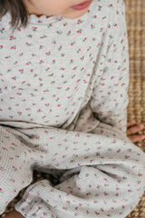 Close-up of Avauma Mayrose Oat baby pajama – delicate floral print on oatmeal waffle fabric
 Close-up of Avauma Mayrose Oat baby pajama – delicate floral print on oatmeal waffle fabric