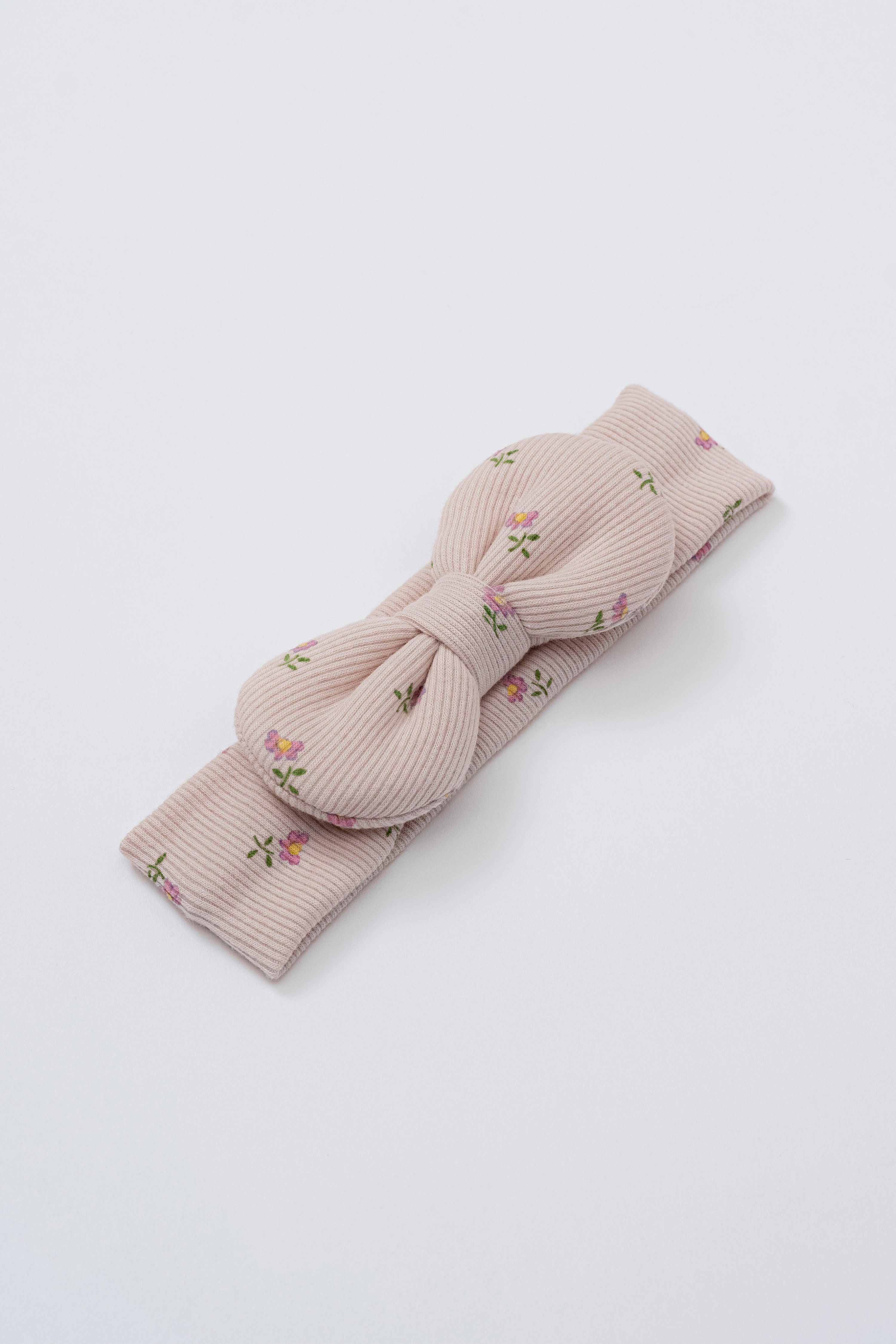 Avauma Lovely Bloom Headband in Peach Cream, featuring soft beige-pink ribbed cotton and scattered pink rose floral design Avauma Lovely Bloom Headband in Peach Cream, featuring soft beige-pink ribbed cotton and scattered pink rose floral design