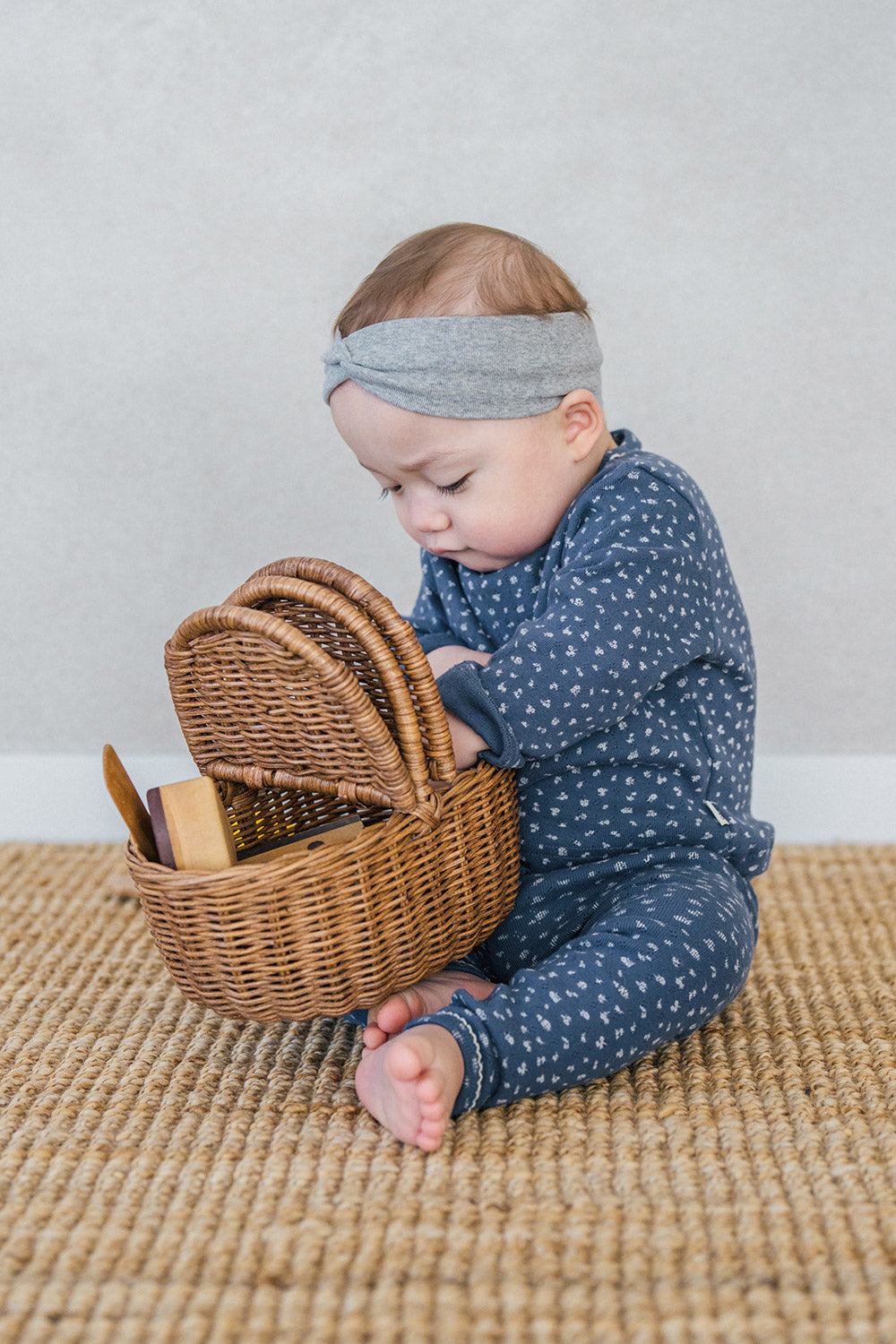 Baby girl in Avauma Ocean Fleur sleepwear – soft ribbed cotton pajamas in floral print
 Baby girl in Avauma Ocean Fleur sleepwear – soft ribbed cotton pajamas in floral print
