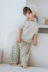 Toddler girl in Lyla floral oat pants and bonnet – Avauma spring baby outfit
Toddler girl in Lyla floral oat pants and bonnet – Avauma spring baby outfit