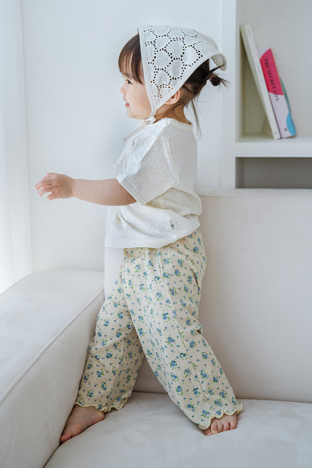 Toddler girl in Lyla floral oat pants – comfy wide leg flower print baby pants by Avauma
Toddler girl in Lyla floral oat pants – comfy wide leg flower print baby pants by Avauma