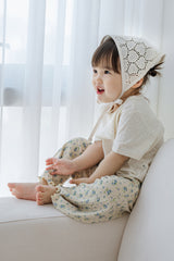 Baby and toddler sitting on sofa, wearing Lyla floral oat pants – Avauma sibling spring outfits
Baby and toddler sitting on sofa, wearing Lyla floral oat pants – Avauma sibling spring outfits