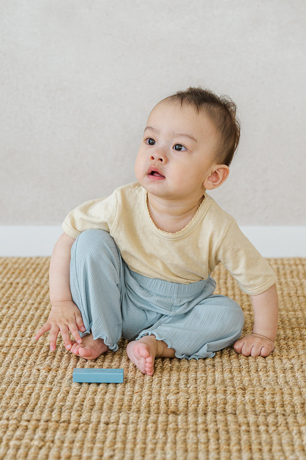Infant in pastel mint pants with frill edge – Avauma
Infant in pastel mint pants with frill edge – Avauma