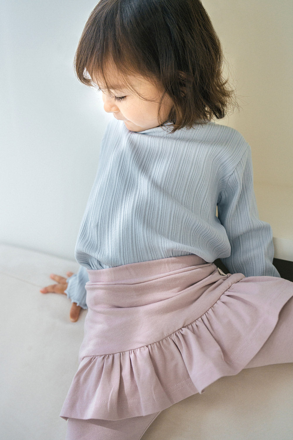 Close-up of Avauma baby skirt leggings with soft ruffle detail in powder pink โ comfortable cotton toddler outfit Close-up of Avauma baby skirt leggings with soft ruffle detail in powder pink โ comfortable cotton toddler outfit