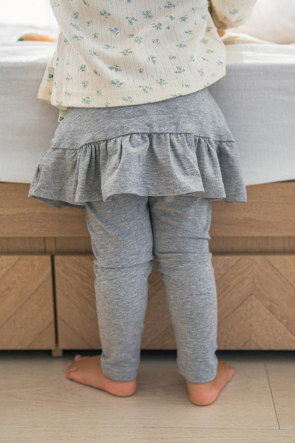 Back view of Avauma silver misk baby skirt leggings showing layered ruffle detail โ soft cotton leggings for girls Back view of Avauma silver misk baby skirt leggings showing layered ruffle detail โ soft cotton leggings for girls