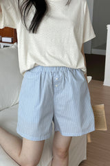 Model wearing Avauma Sunny Stripe mom shorts in blueberry powder, front view.
Model wearing Avauma Sunny Stripe mom shorts in blueberry powder, front view.