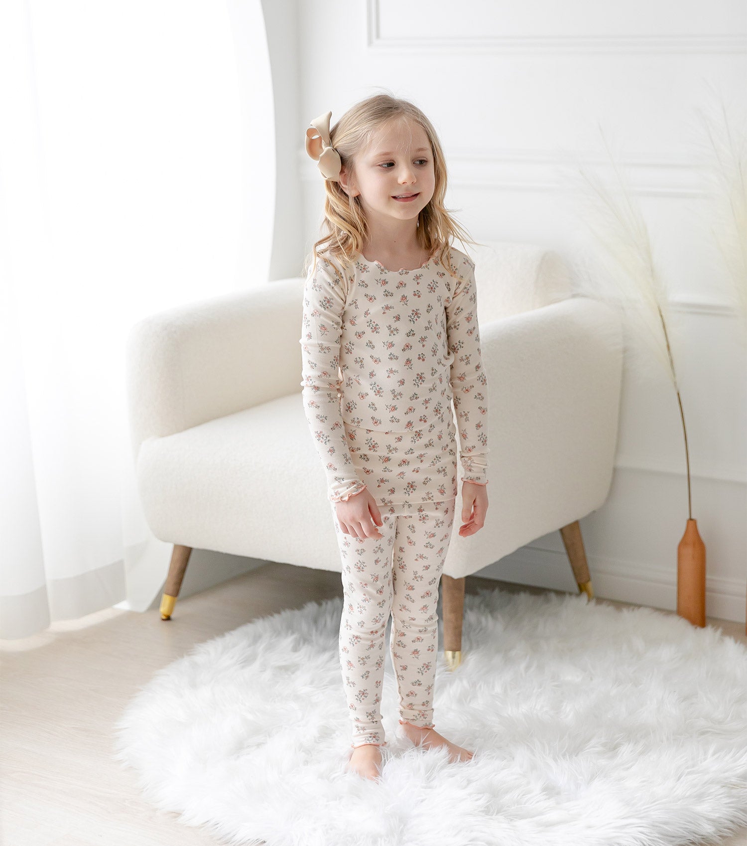 AVAUMA Laura Long Sleeve Set Pink Ruffle Shirring These pajamas have a stylish 'Ruffle Shirring' design and are soft, stretchy, and comfortable.