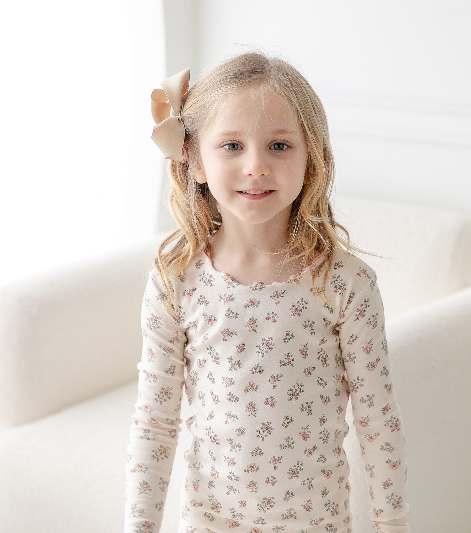 AVAUMA Laura Long Sleeve Set Pink Ruffle Shirring These pajamas have a stylish 'Ruffle Shirring' design and are soft, stretchy, and comfortable.