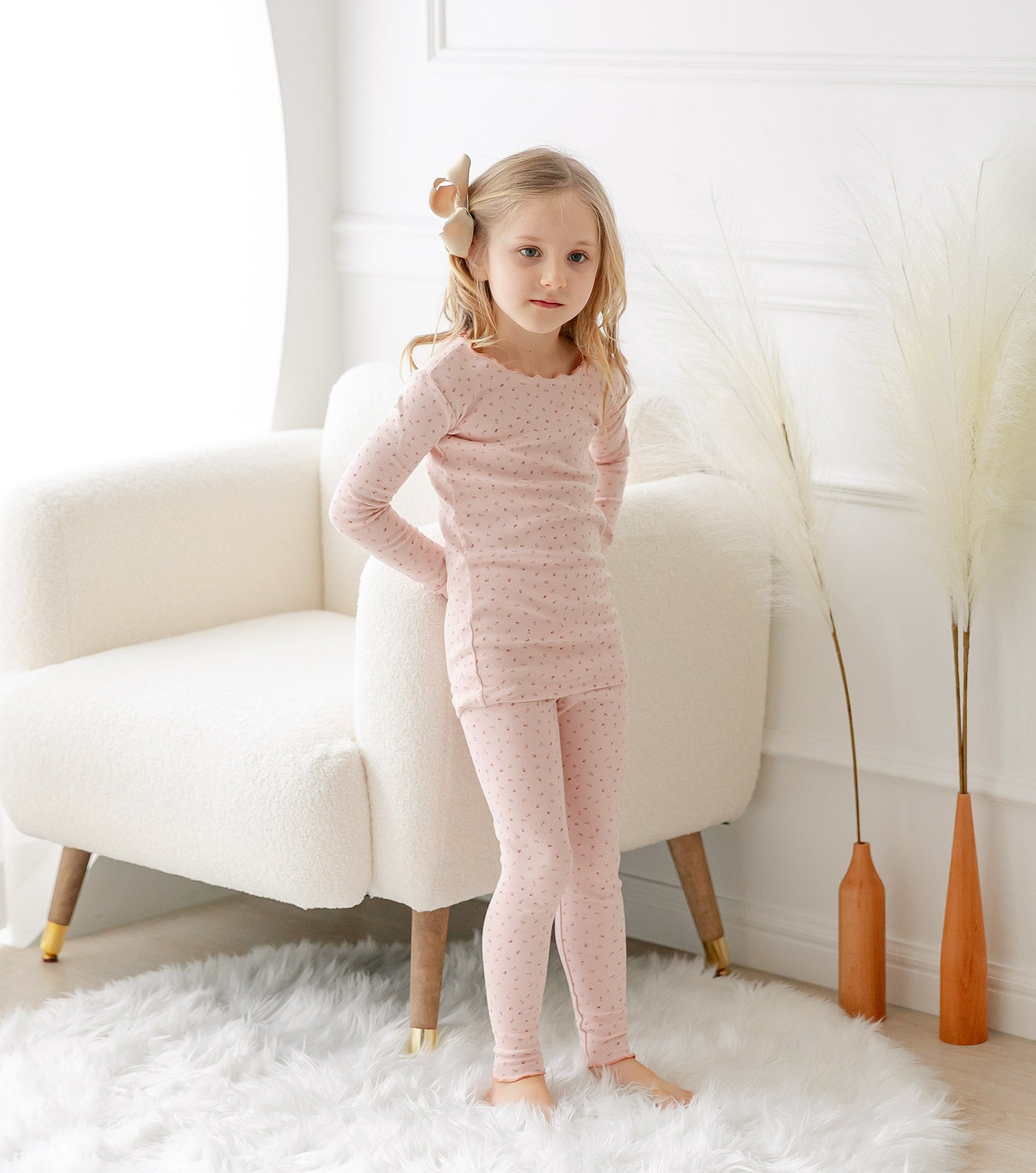 AVAUMA Momo Long Sleeve Set Pink Ruffle Shirring These pajamas have a stylish 'Ruffle Shirring' design and are soft, stretchy, and comfortable.