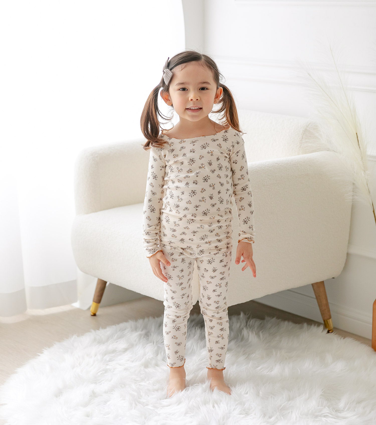 AVAUMA Laura Long Sleeve Set Beige Ruffle Shirring These pajamas have a stylish 'Ruffle Shirring' design and are soft, stretchy, and comfortable.