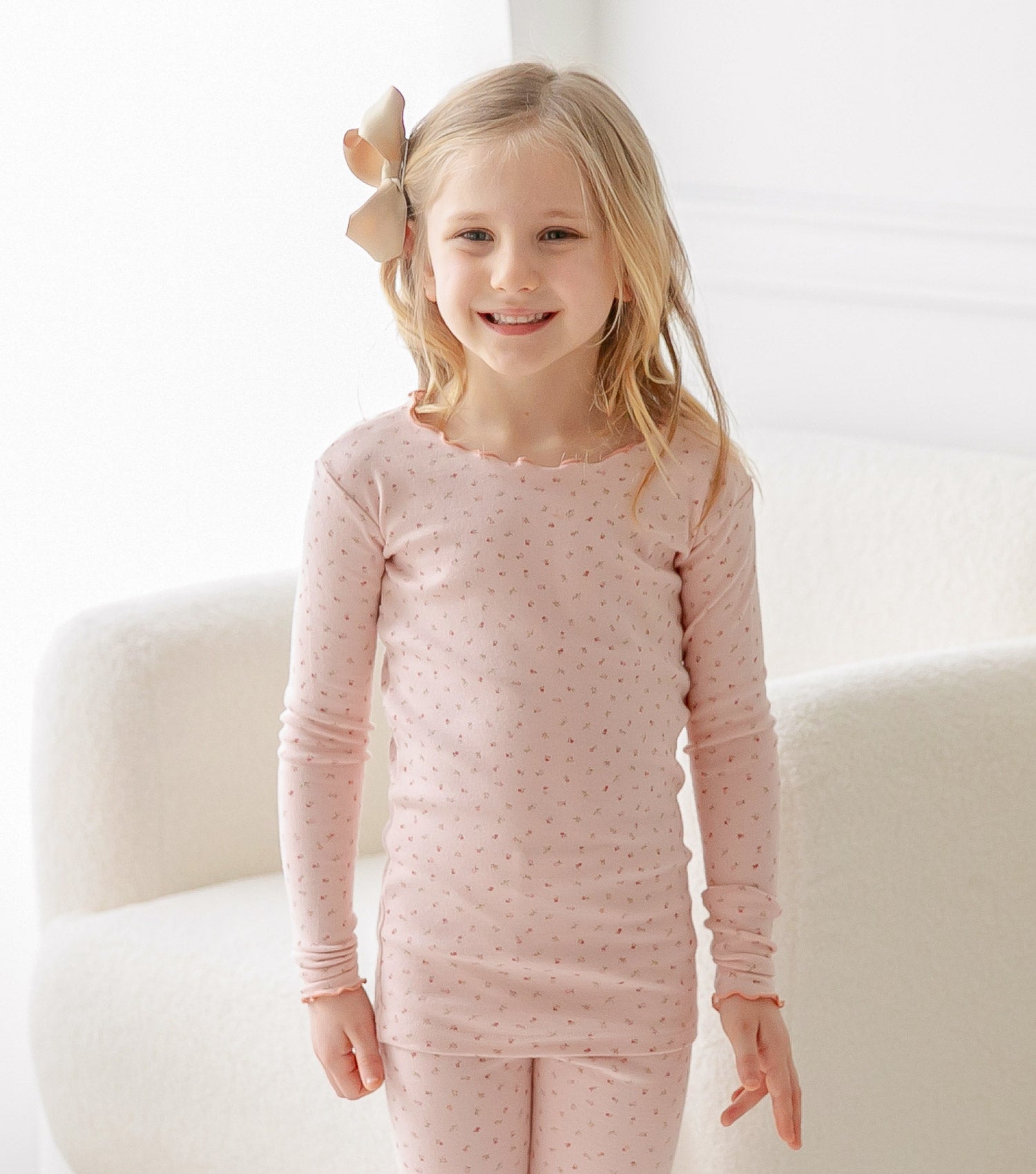 AVAUMA Momo Long Sleeve Set Pink Ruffle Shirring These pajamas have a stylish 'Ruffle Shirring' design and are soft, stretchy, and comfortable.