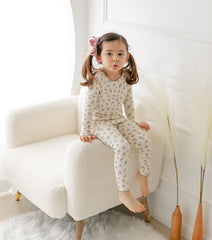 AVAUMA Laura Long Sleeve Set Blue Ruffle Shirring These pajamas have a stylish 'Ruffle Shirring' design and are soft, stretchy, and comfortable.