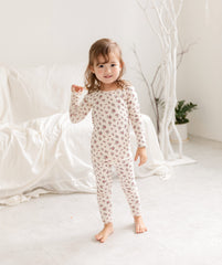 AVAUMA Daisy Long Pajama Ivory Flower Pattern Perfect for all-day comfort, they're great for a relaxing day at home or any leisure activity. A reliable choice for parents seeking long-lasting sleepwear.