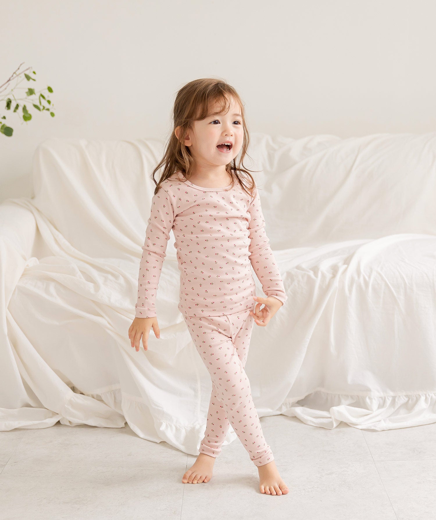 AVAUMA Rose Long Pajama Pink Flower Pattern Perfect for all-day comfort, they're great for a relaxing day at home or any leisure activity. A reliable choice for parents seeking long-lasting sleepwear.