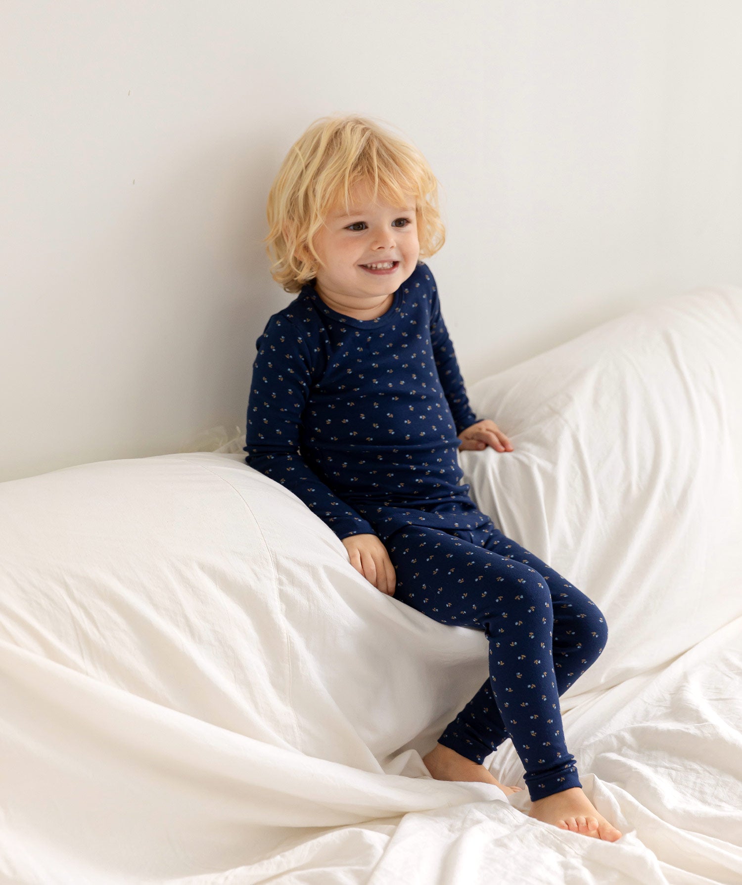 AVAUMA Rose Long Pajama Navy Flower Pattern Perfect for all-day comfort, they're great for a relaxing day at home or any leisure activity. A reliable choice for parents seeking long-lasting sleepwear.