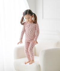  AVAUMA Daisy Long Pajama Pink Flower Pattern Perfect for all-day comfort, they're great for a relaxing day at home or any leisure activity. A reliable choice for parents seeking long-lasting sleepwear.