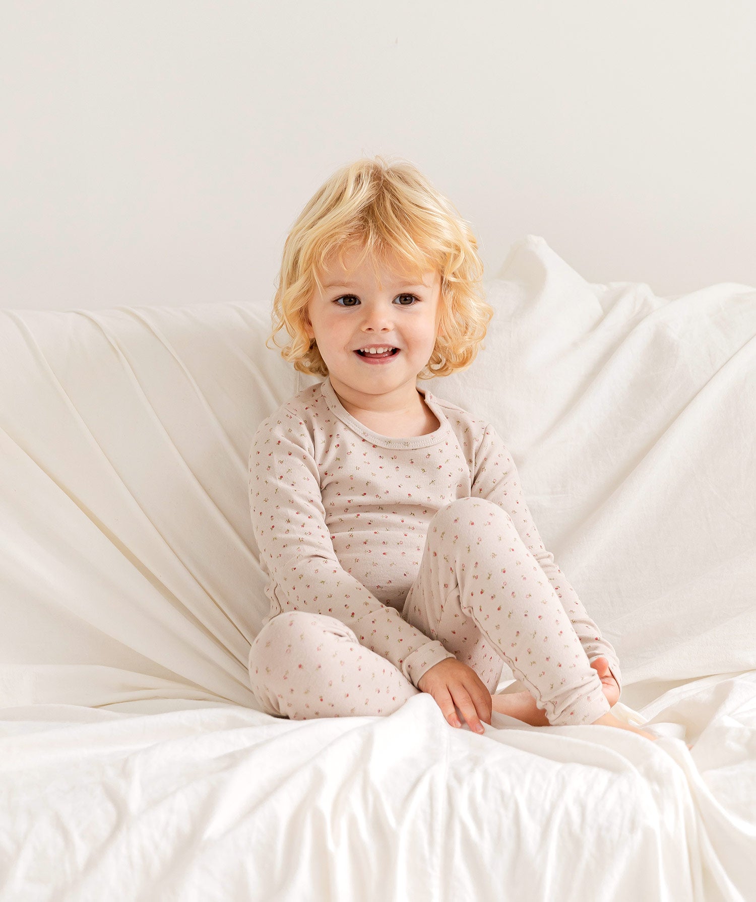 AVAUMA Momo Long Pajama Mocca Beige Flower Pattern Perfect for all-day comfort, they're great for a relaxing day at home or any leisure activity. A reliable choice for parents seeking long-lasting sleepwear.