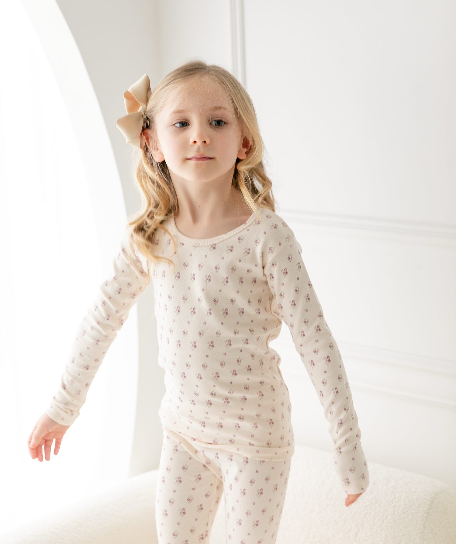 AVAUMA Violet Long Pajama Ivory Flower Pattern Perfect for all-day comfort, they're great for a relaxing day at home or any leisure activity. A reliable choice for parents seeking long-lasting sleepwear.