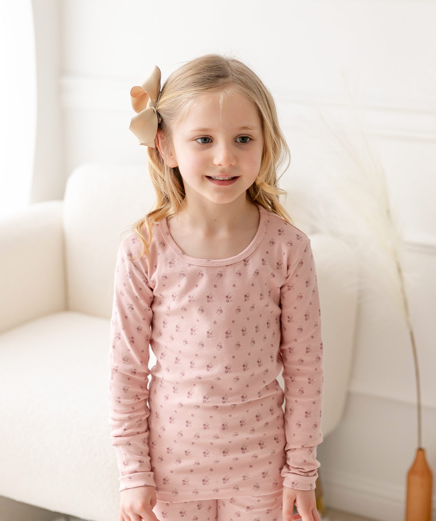 AVAUMA Violet Long Pajama Pink Flower Pattern Perfect for all-day comfort, they're great for a relaxing day at home or any leisure activity. A reliable choice for parents seeking long-lasting sleepwear.