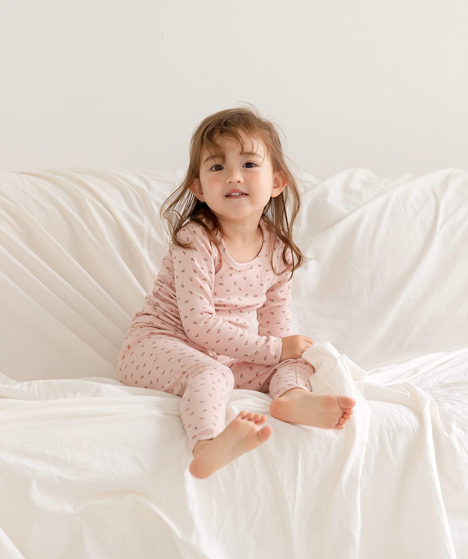 AVAUMA Rose Long Pajama Pink Flower Pattern Perfect for all-day comfort, they're great for a relaxing day at home or any leisure activity. A reliable choice for parents seeking long-lasting sleepwear.