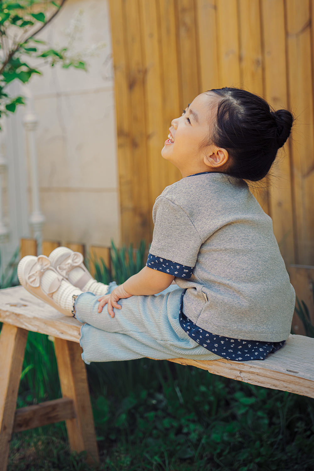 Side view of Avauma Sky Blue pleated toddler pants and summer outfit